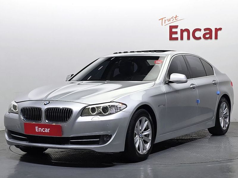 2012 BMW 5 Series 520d photo 1