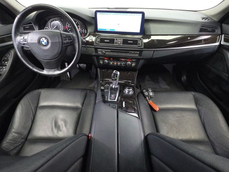 2012 BMW 5 Series 520d photo 7