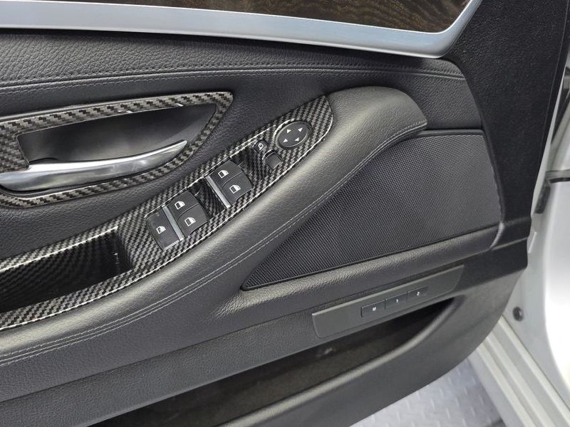 2012 BMW 5 Series 520d photo 13
