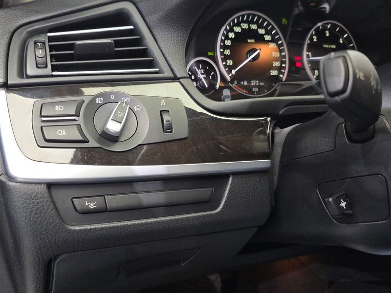 2012 BMW 5 Series 520d photo 14