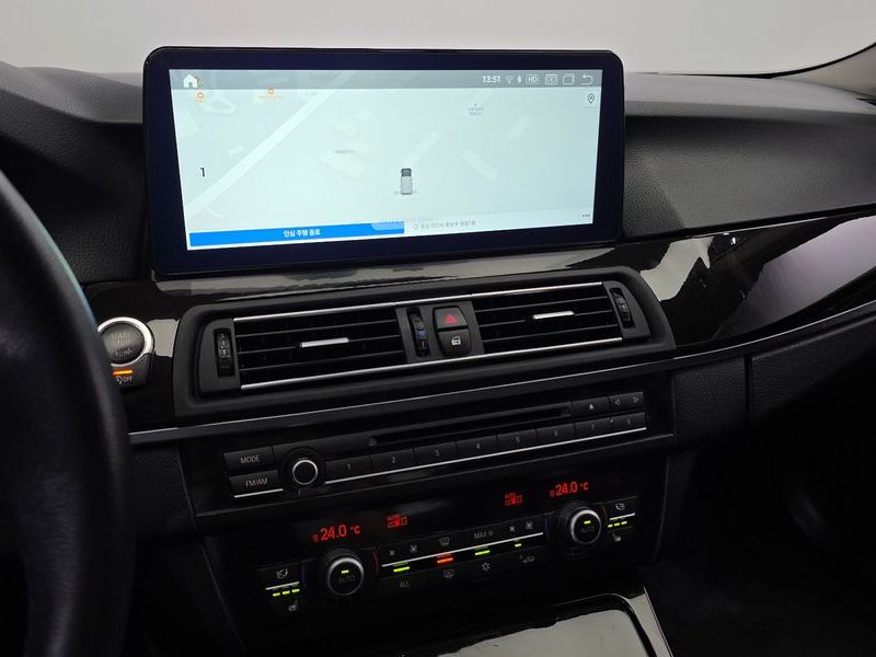 2012 BMW 5 Series 520d photo 16
