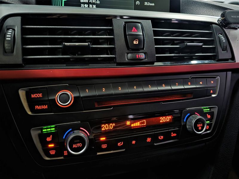 2012 BMW 3 Series 320d Sport photo 13