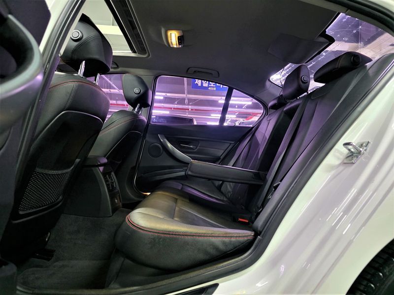 2012 BMW 3 Series 320d Sport photo 17