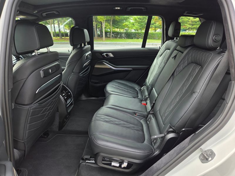 2025 BMW X7 xDrive 40i Design Pure Excellence 7-Seater photo 13