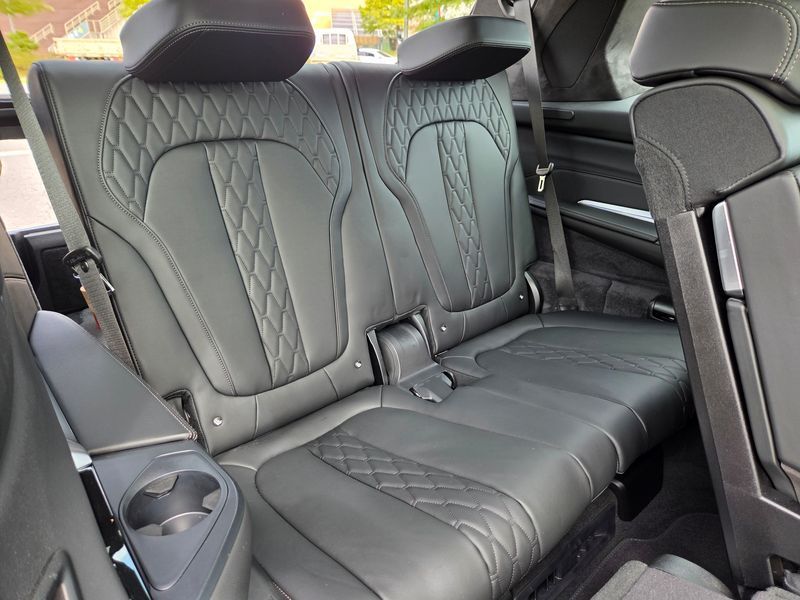 2025 BMW X7 xDrive 40i Design Pure Excellence 7-Seater photo 14