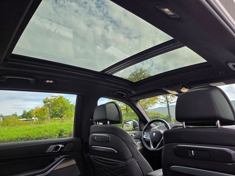2025 BMW X7 xDrive 40i Design Pure Excellence 7-Seater photo 16