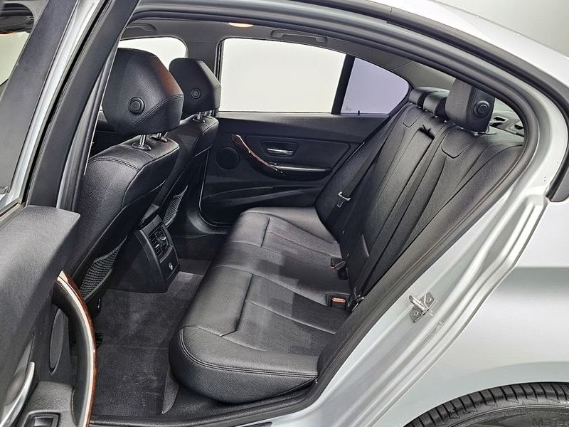 2014 BMW 3 Series 320d photo 11
