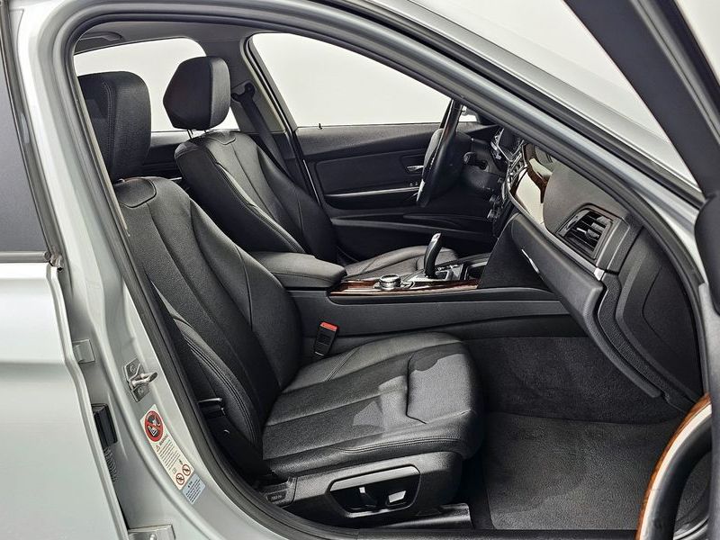 2014 BMW 3 Series 320d photo 12