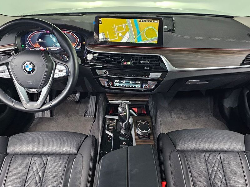 2023 BMW 5 Series 530i Luxury photo 7