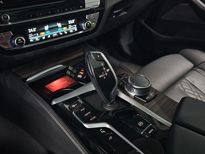 2023 BMW 5 Series 530i Luxury photo 9