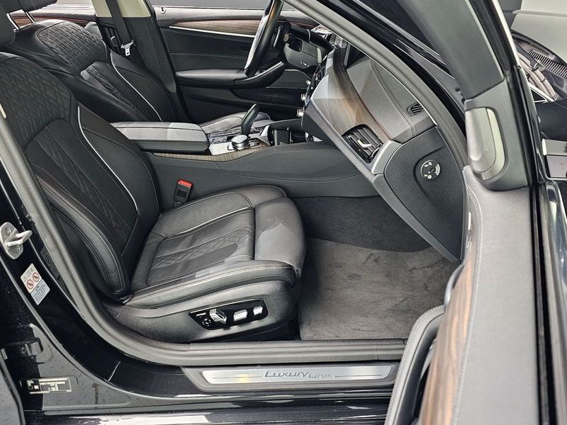 2023 BMW 5 Series 530i Luxury photo 10
