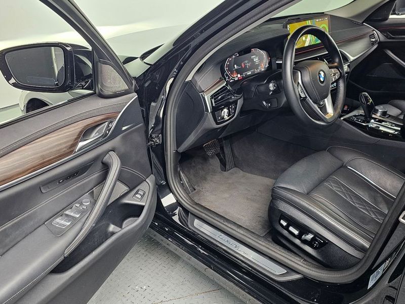2023 BMW 5 Series 530i Luxury photo 11