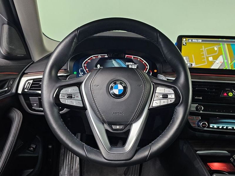 2023 BMW 5 Series 530i Luxury photo 13
