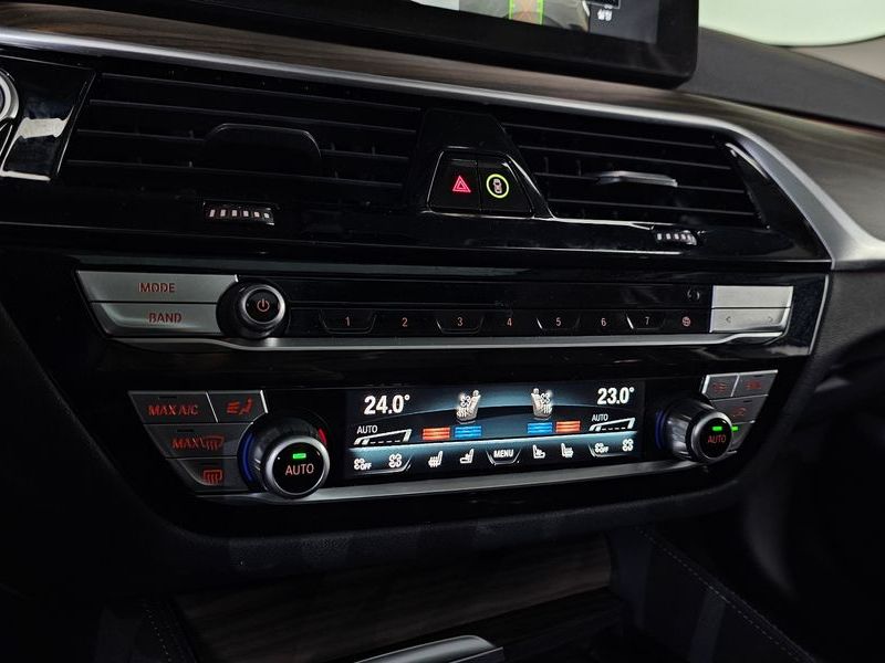 2023 BMW 5 Series 530i Luxury photo 18