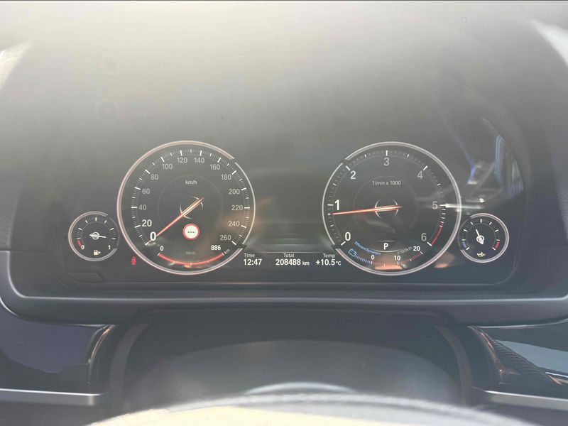 2014 BMW 5 Series 520d photo 8