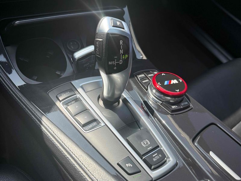 2014 BMW 5 Series 520d photo 11