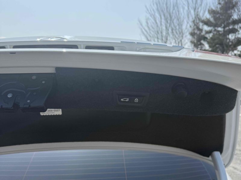 2014 BMW 5 Series 520d photo 14