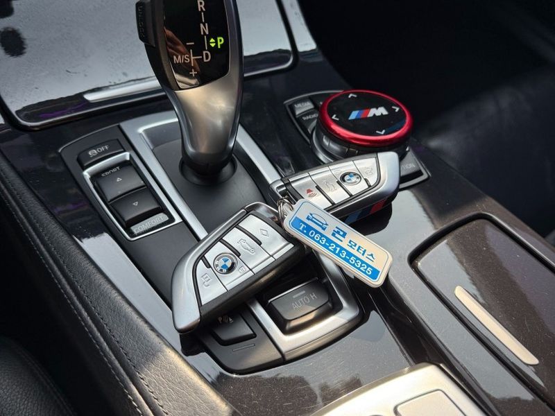 2014 BMW 5 Series 520d photo 17
