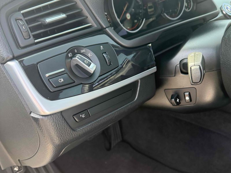 2014 BMW 5 Series 520d photo 13