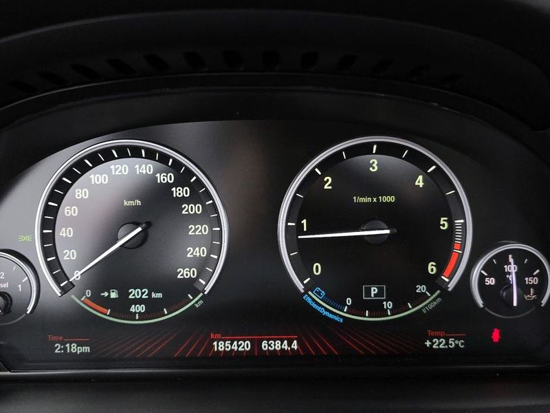2012 BMW 5 Series 520d photo 8