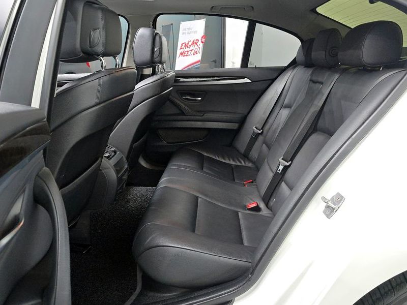 2012 BMW 5 Series 520d photo 12