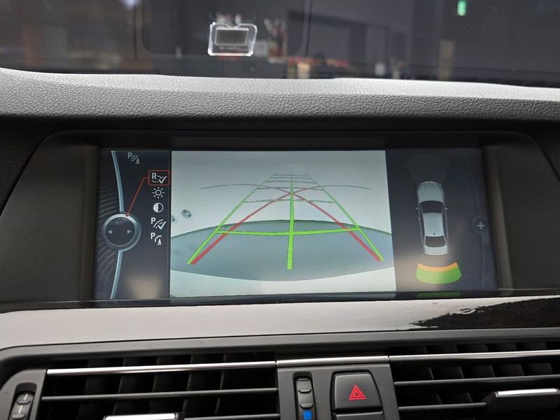 2012 BMW 5 Series 520d photo 14