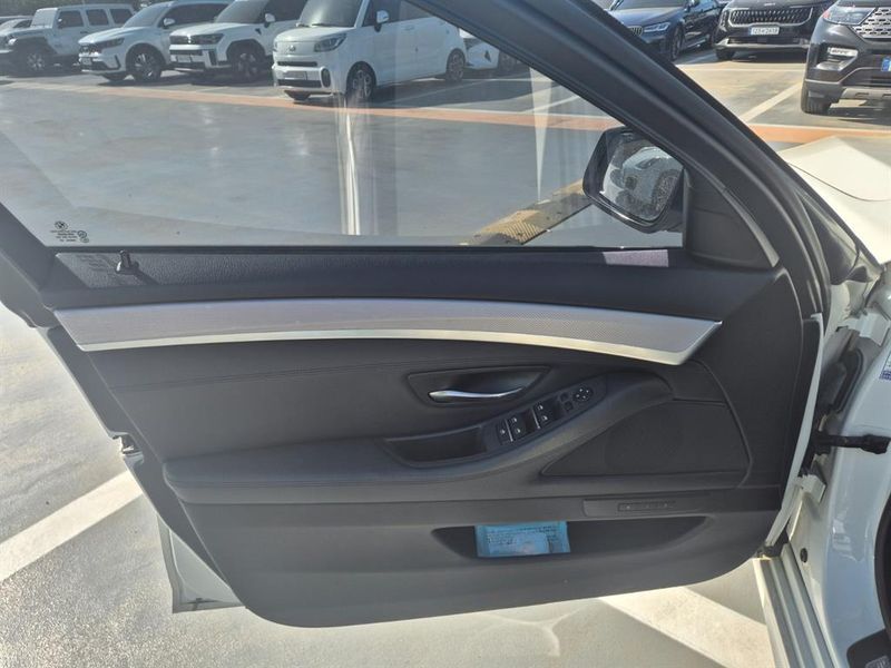 2013 BMW 5 Series 528i M Sport photo 14