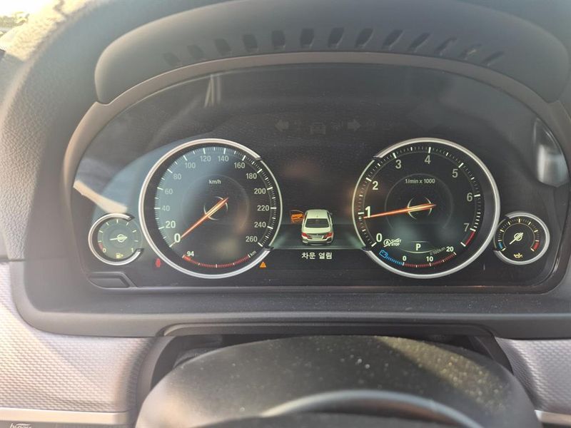 2013 BMW 5 Series 528i M Sport photo 16