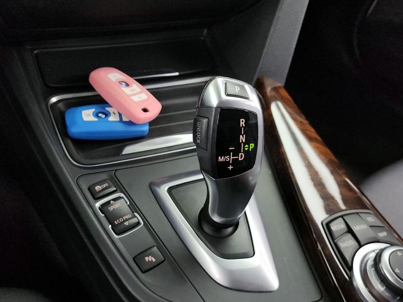 2012 BMW 3 Series 320d photo 9