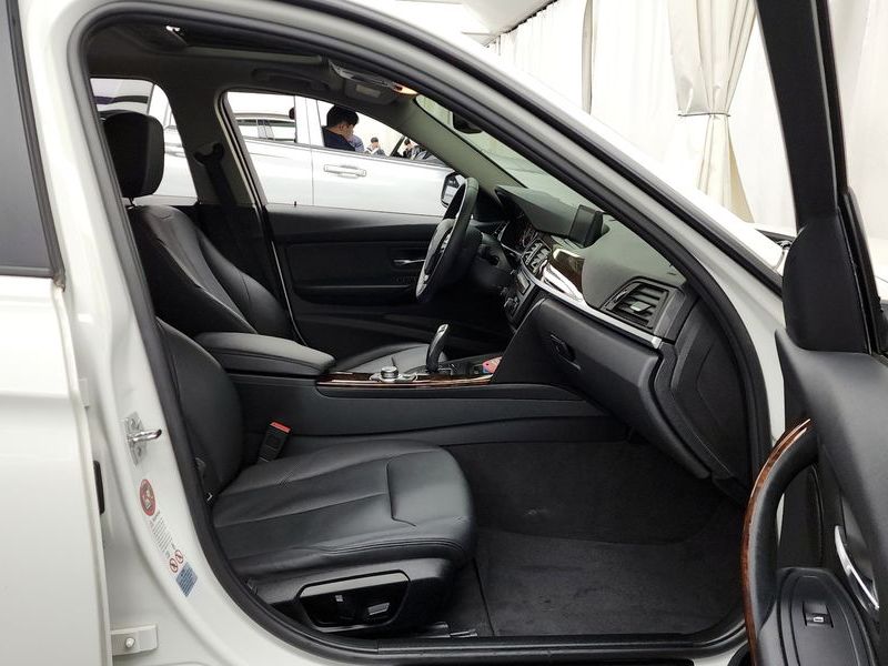 2012 BMW 3 Series 320d photo 11