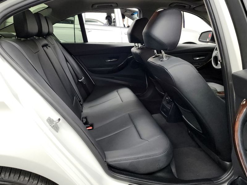 2012 BMW 3 Series 320d photo 12
