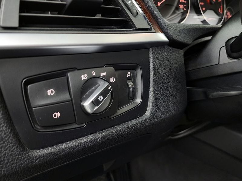 2012 BMW 3 Series 320d photo 16