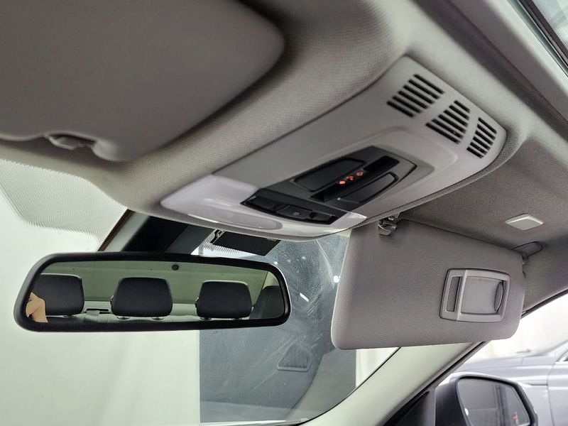 2012 BMW 3 Series 320d photo 17