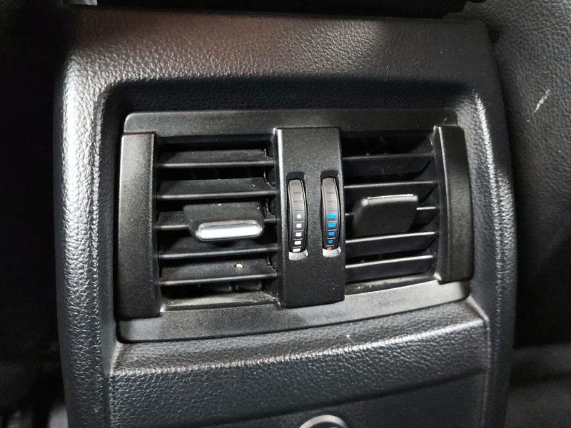 2012 BMW 3 Series 320d photo 19