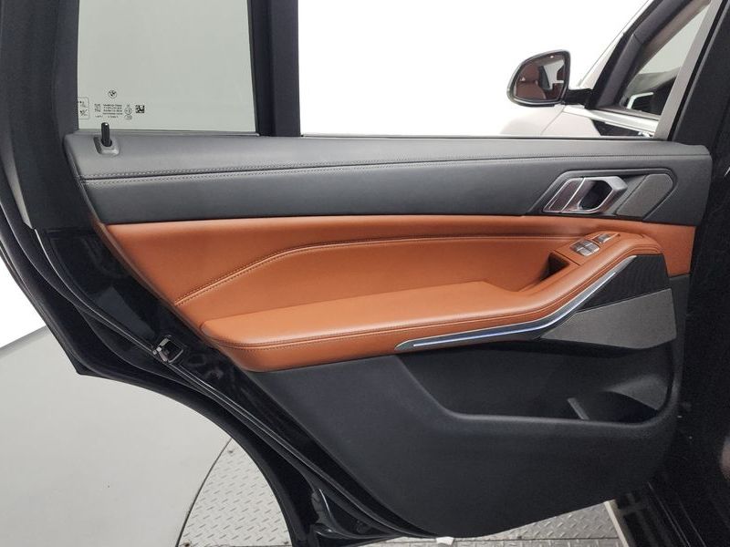 2022 BMW X7 xDrive 40d Design Pure Excellence 6-Seater photo 25
