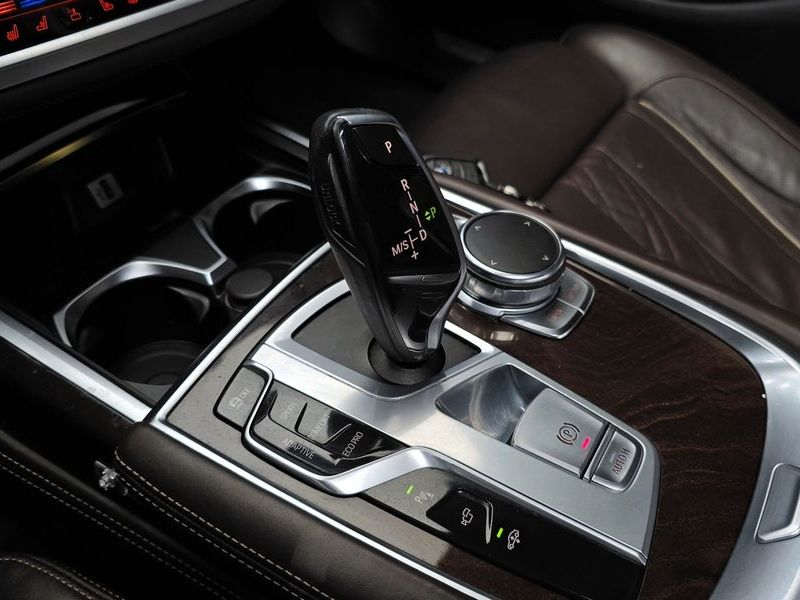2016 BMW 7 Series 750Li xDrive Prestige photo 9