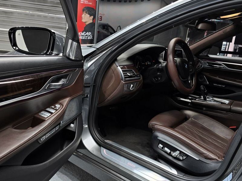 2016 BMW 7 Series 750Li xDrive Prestige photo 10