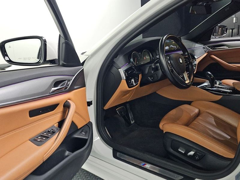 2018 BMW 5 Series 530i xDrive M Sport Package photo 10