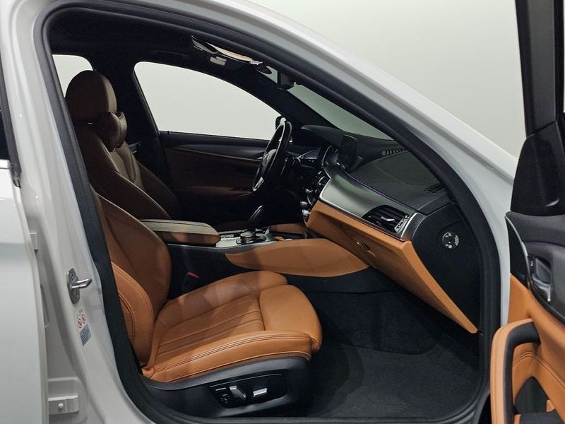 2018 BMW 5 Series 530i xDrive M Sport Package photo 11