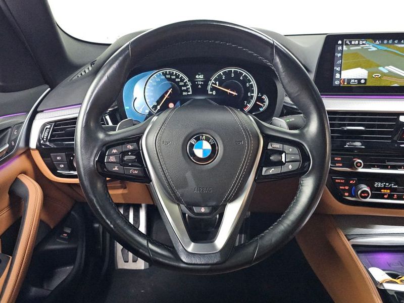 2018 BMW 5 Series 530i xDrive M Sport Package photo 13