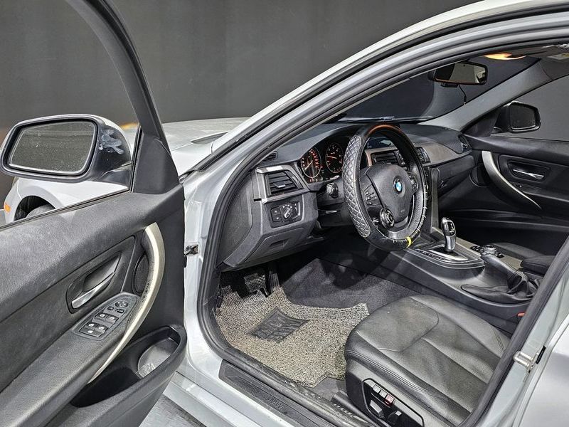 2013 BMW 3 Series 320d photo 10