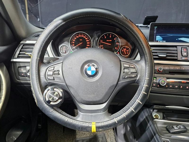 2013 BMW 3 Series 320d photo 13
