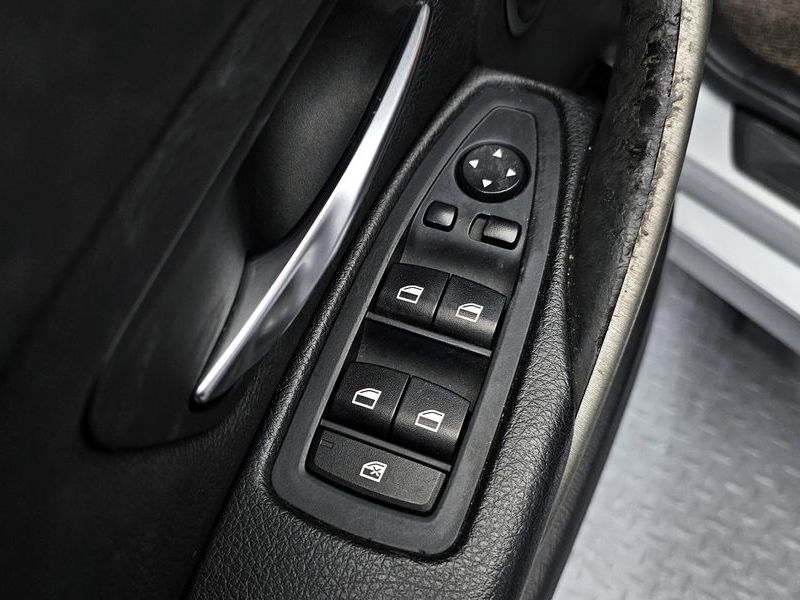 2013 BMW 3 Series 320d photo 14