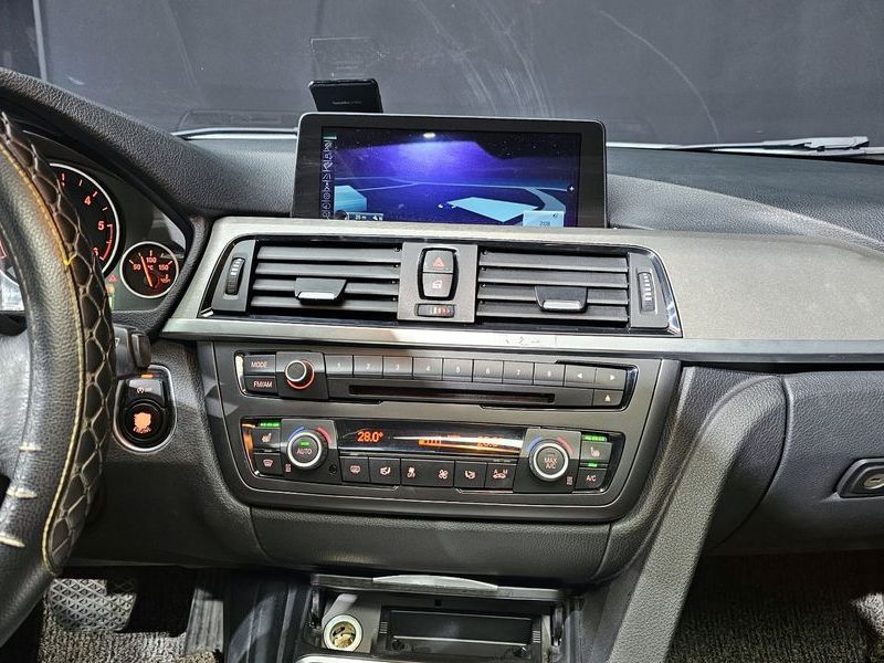2013 BMW 3 Series 320d photo 19