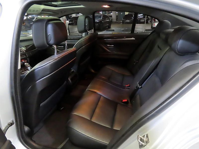 2012 BMW 5 Series 520d photo 7