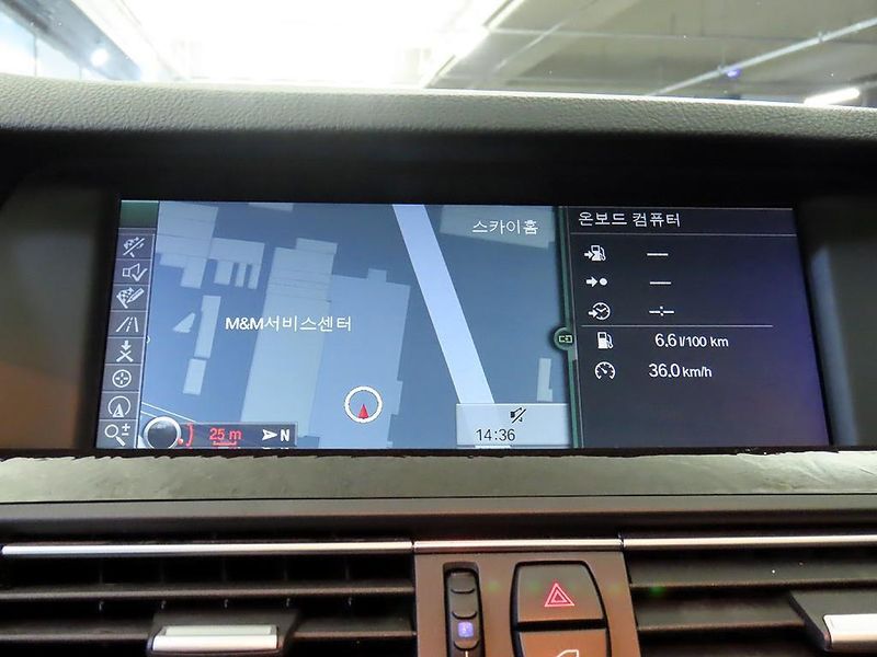 2012 BMW 5 Series 520d photo 16