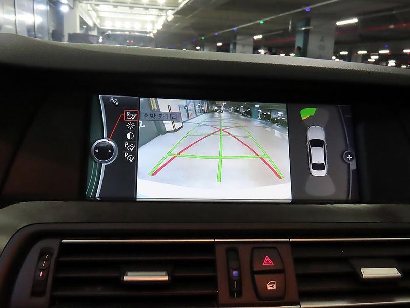 2012 BMW 5 Series 520d photo 17