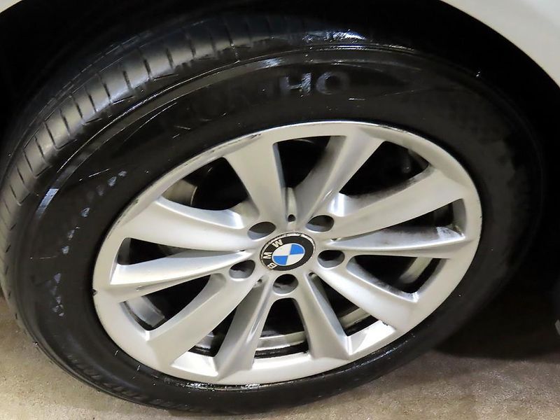 2012 BMW 5 Series 520d photo 20