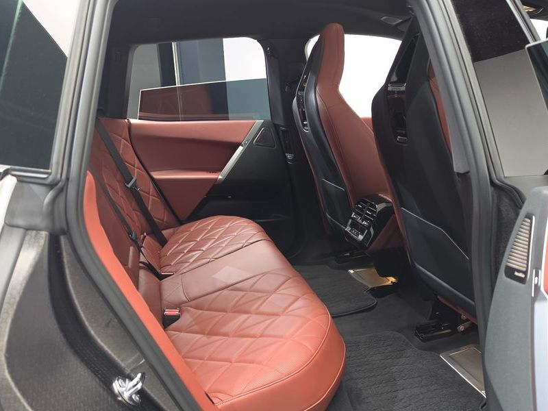 2024 BMW iX xDrive M60 photo 11