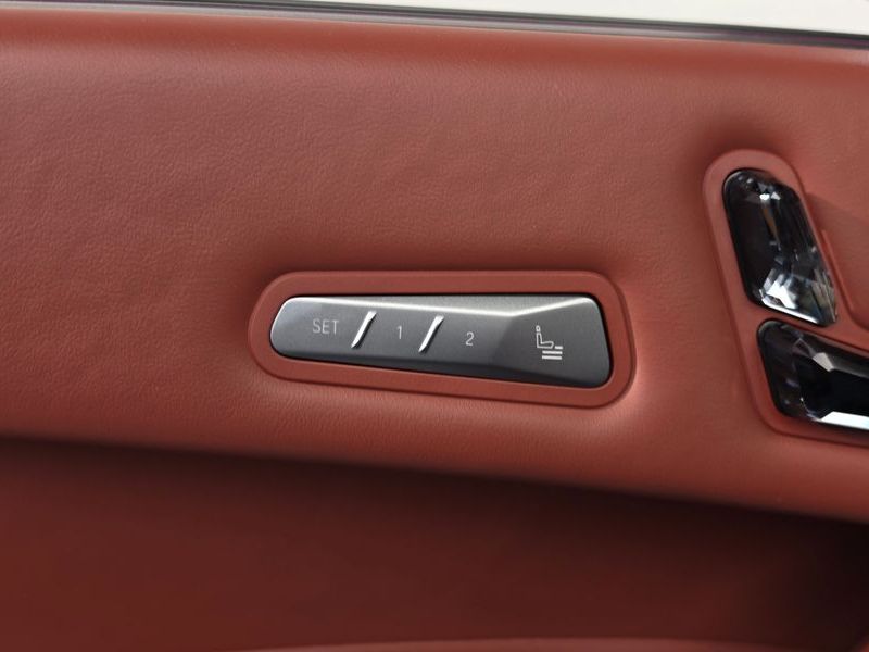 2024 BMW iX xDrive M60 photo 16